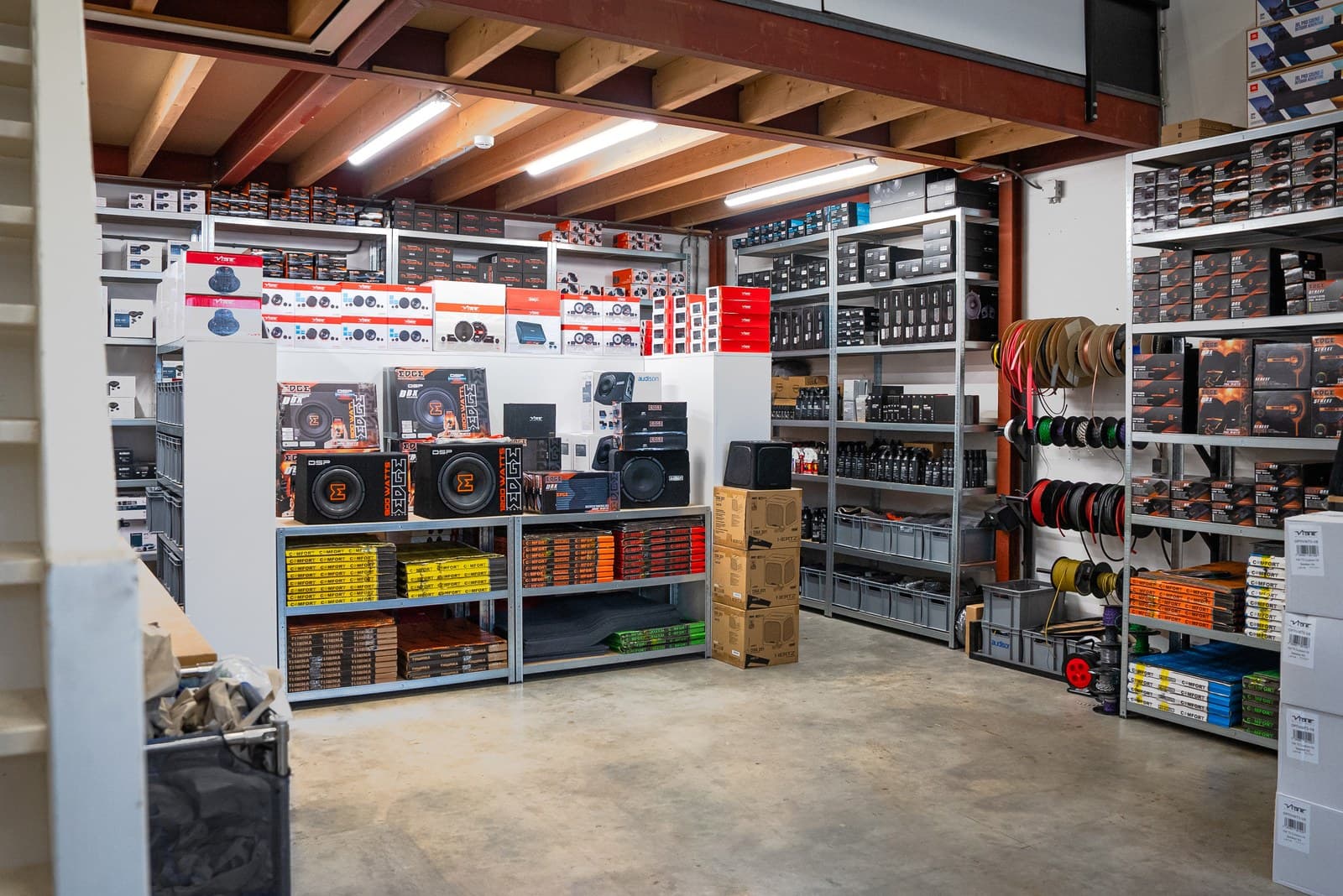 MarMotive distribution warehouse in Obdam stocked with VIBE, EDGE and Comfort Mat